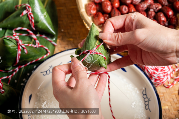 包粽子的過(guò)程