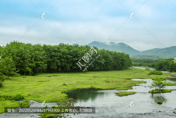 鄉(xiāng)鎮(zhèn)風(fēng)光草地溪流