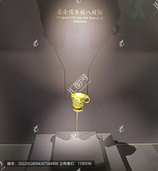 鎏金伎樂紋八棱杯