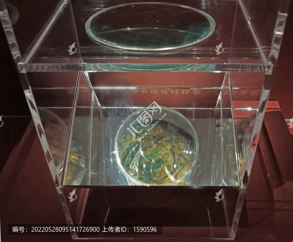 鎏金團(tuán)花紋銀盒