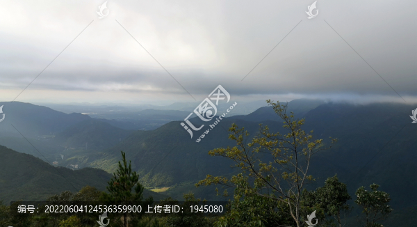 山頂云層