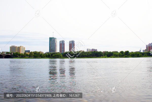 松花江畔景色美