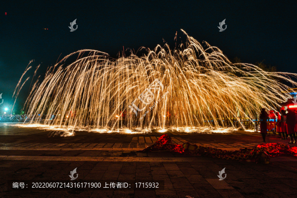 打鐵花臺(tái)兒莊