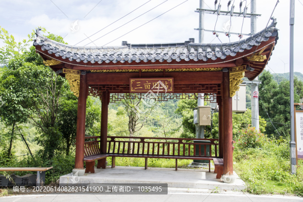 鄉(xiāng)村公交車站