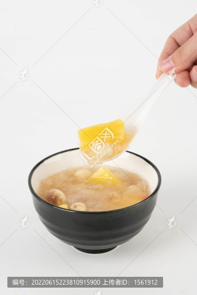 銀耳蓮子菠蘿甜湯