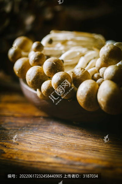 盤子里的蟹味菇