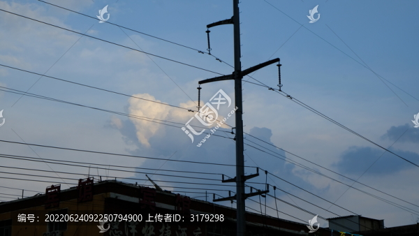 火車(chē)站藍(lán)天白云
