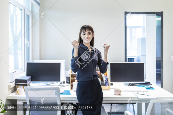 辦公室里的商務(wù)女性