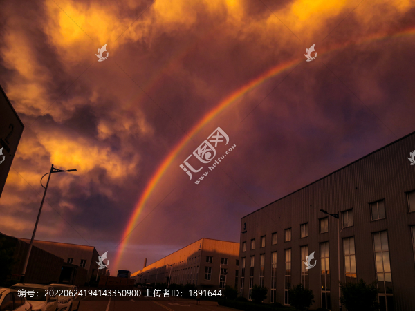 天空積雨彩虹云