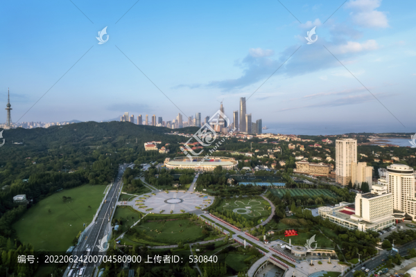 航拍青島綠色生態(tài)海濱城市