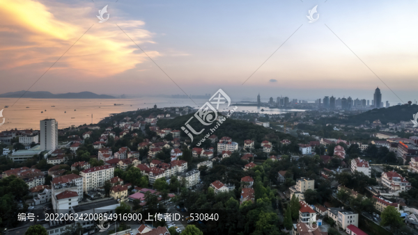 航拍青島灣區(qū)建筑景觀