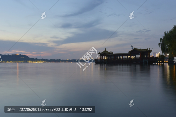 杭州西湖的暮色