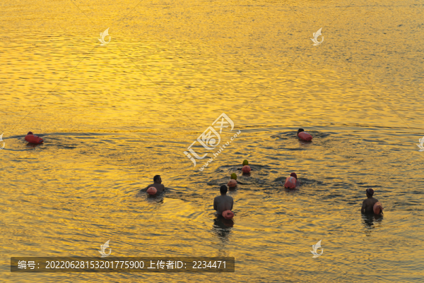 戶外游泳