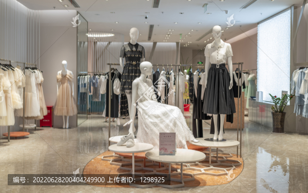 時尚女裝專賣店陳列設(shè)計