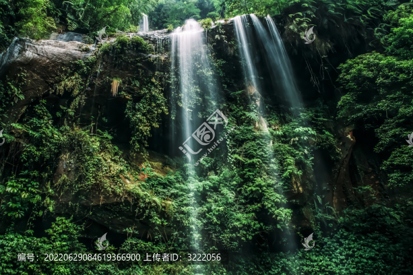 蜀南竹海的瀑布