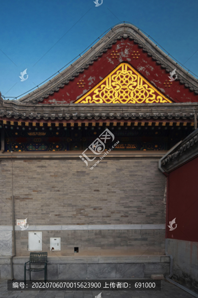 早晨陽光照上圓明園二宮門金頂