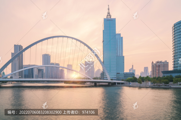 天津城市天際線和海河上的橋梁