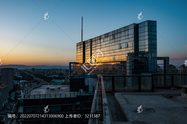 城市建筑晚霞