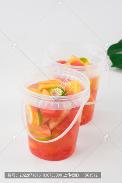 網(wǎng)紅噸噸桶水果茶