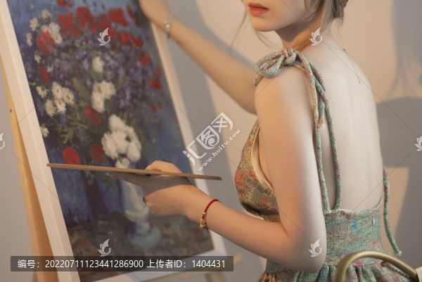 室內女子