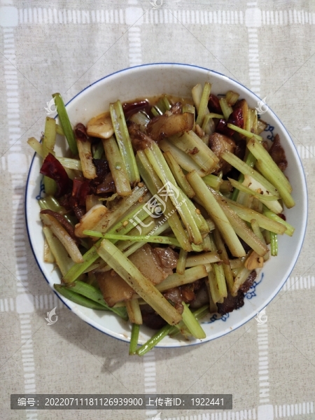 芹菜炒肉