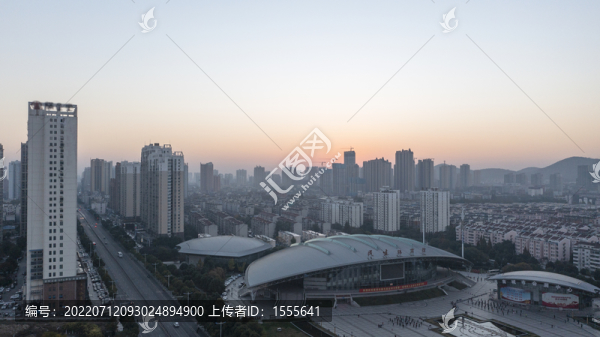 城市晨光