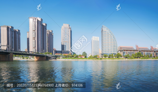 天津城市天際線和海河上的橋梁