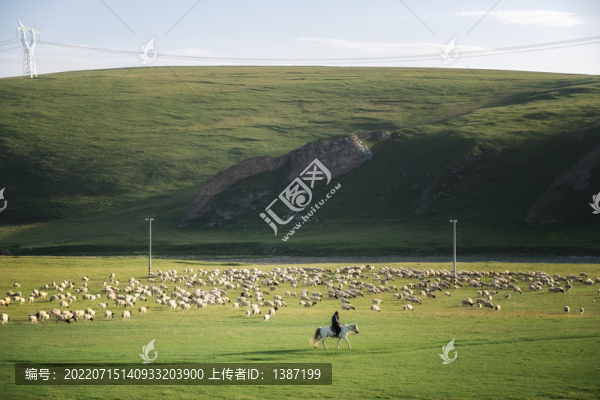 新疆獨(dú)庫公路草原風(fēng)光