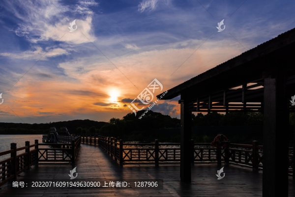 黃昏石湖