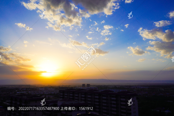 夕陽云朵云層云彩晚霞