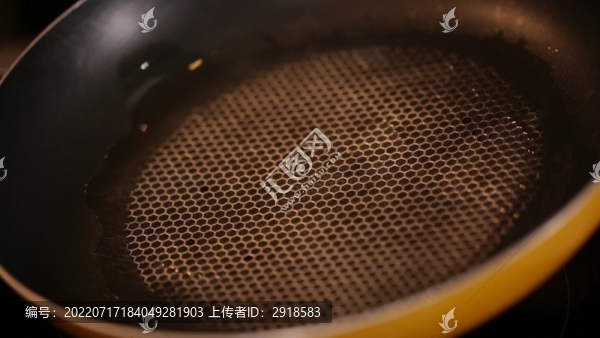 不粘鍋熱鍋涼油