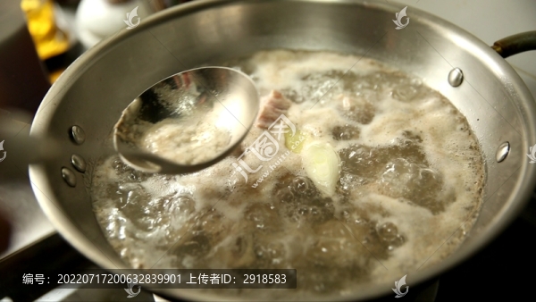 蔥姜水焯排骨去腥去血沫