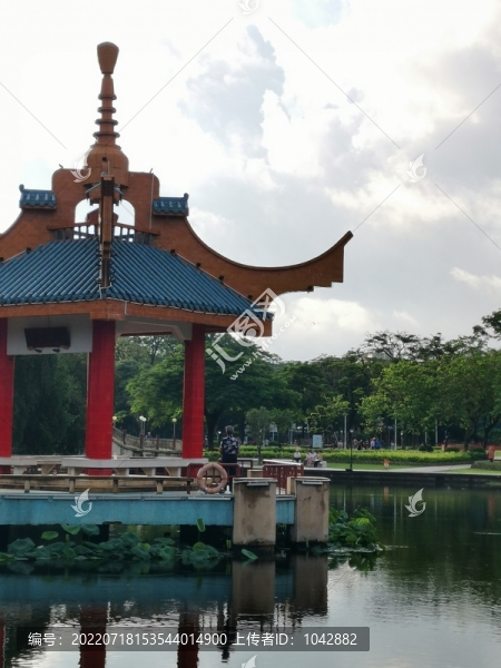 涼亭湖景