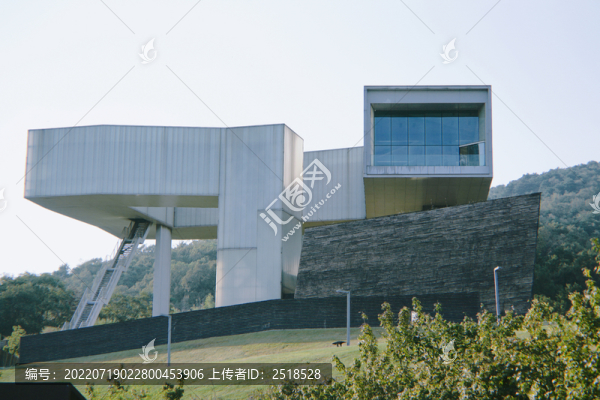 現(xiàn)代建筑四方美術(shù)館設(shè)計(jì)