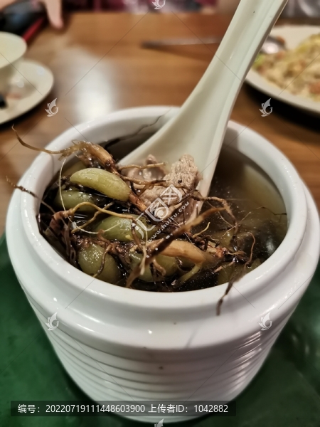石橄欖燉骨湯