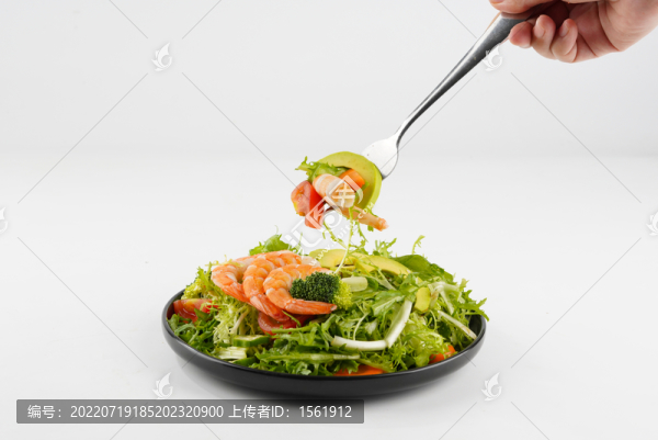 牛油果蝦仁蔬菜沙拉