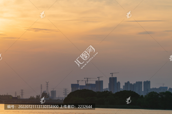 日落時(shí)分的武漢后官湖濕地公園