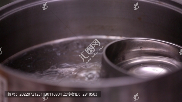 清洗水煮不銹鋼餐具