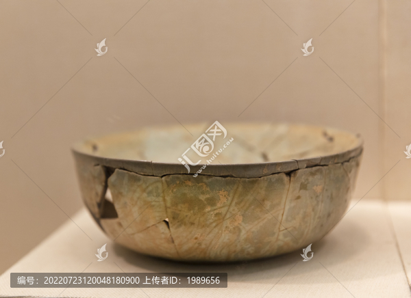 南宋老虎洞窯青釉瓷夾層碗