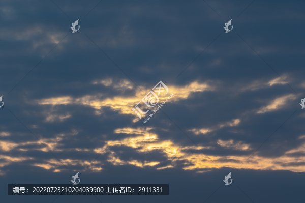 天空金光云彩