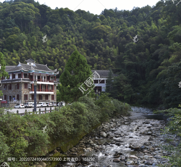 山林中的古建筑