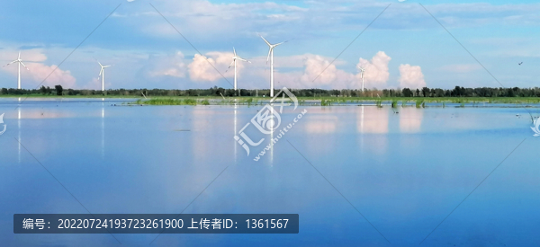 藍(lán)色的湖水