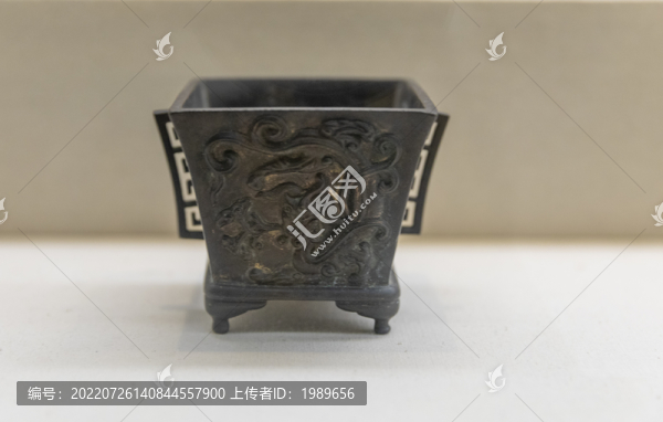 宣德年制螭龍紋方形四足銅香爐