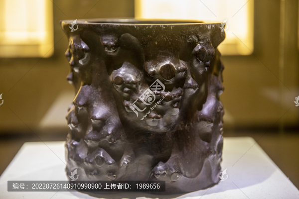 清代樹瘤紋紫檀筆筒