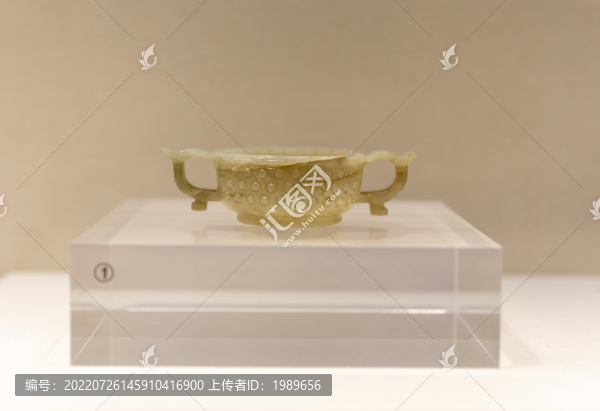 明代乳釘紋雙耳玉杯