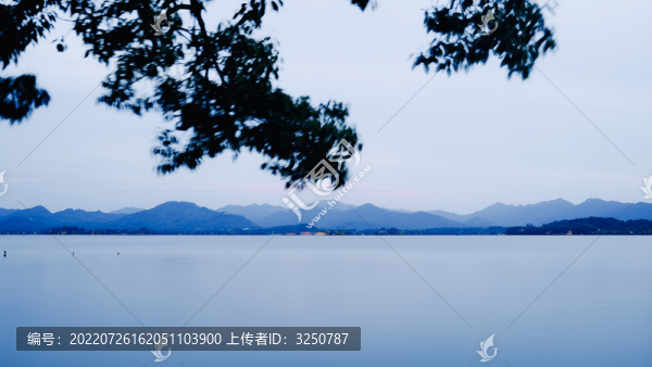 朦朧西湖