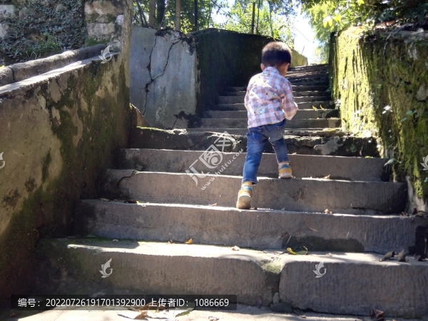 復(fù)古建筑舊學(xué)校石梯人物光線
