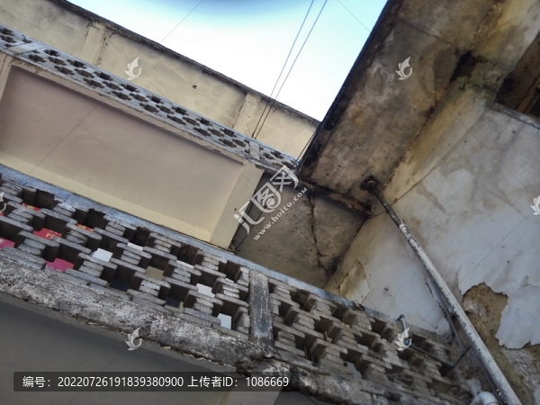 復(fù)古建筑風(fēng)景石墻舊學(xué)校
