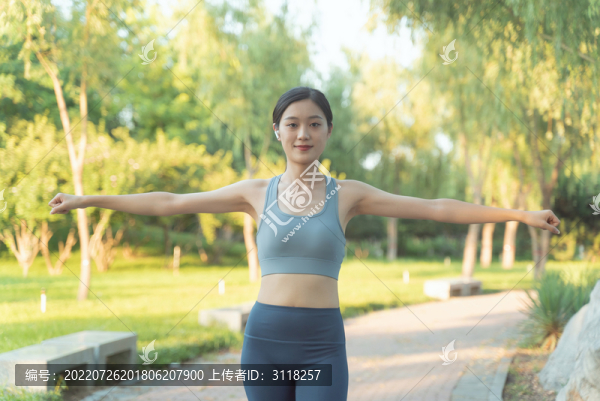 戶外伸展運動女性
