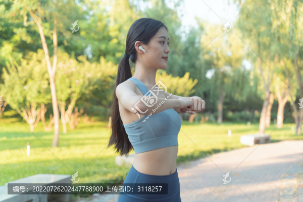 戶外運動的東方女性